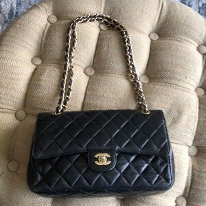 Chanel Lambskin Handbag. Authentic.